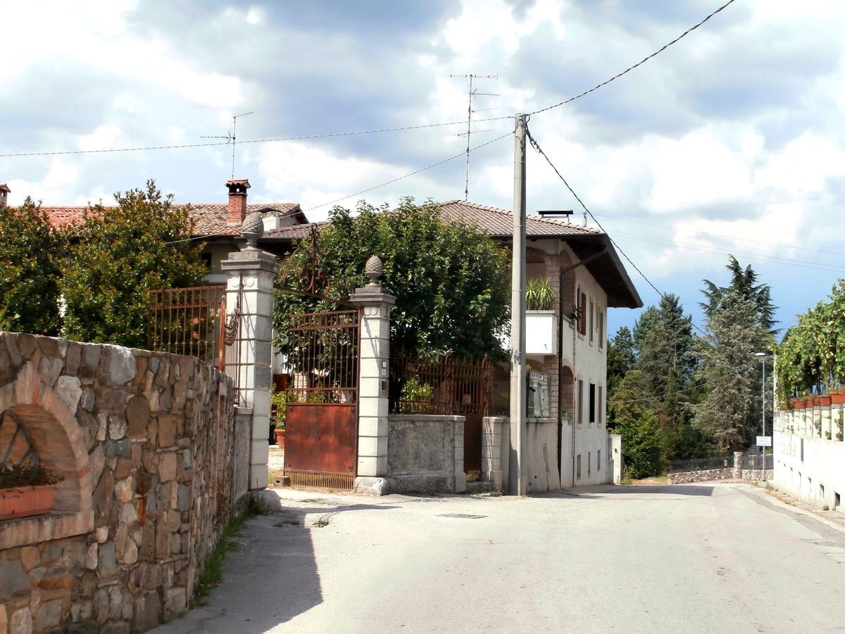 B&B Nella Terra Di Mezzo Caporiacco Exterior photo